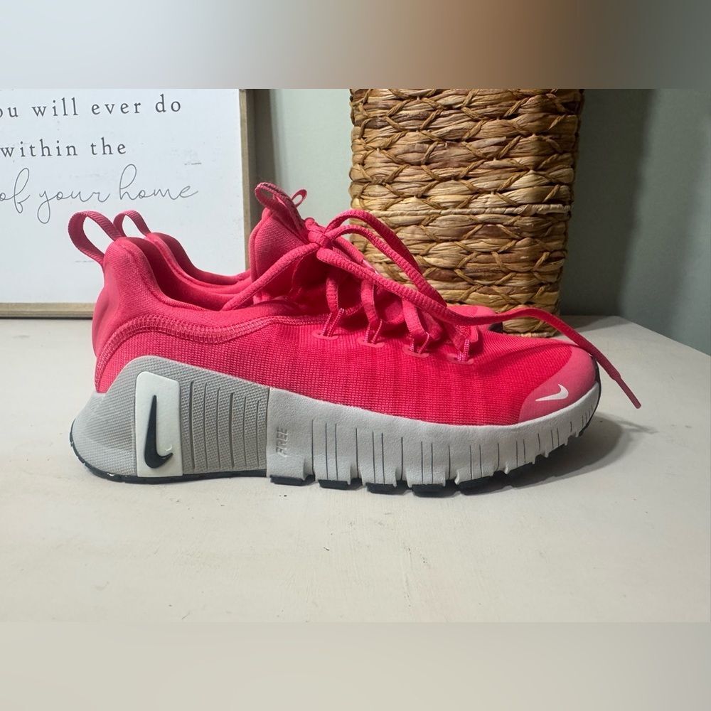 Nike Free Metcon women's Sz 6 sneakers (worn once inside)